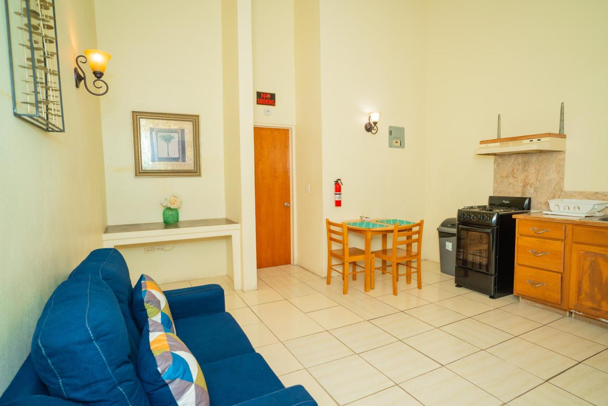 Connie'S Comfort Suites St. John's Exteriör bild